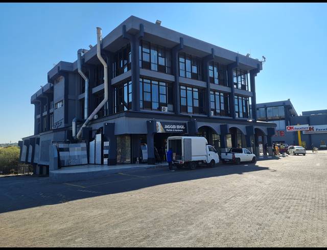 189M² RETAIL TO LET IN HALFWAY HOUSE